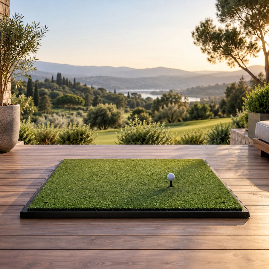 Tapis de practice de golf sur une terrasse en bois