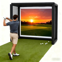 Cage de golf gonflable – golfeur face à l'écran de projection
