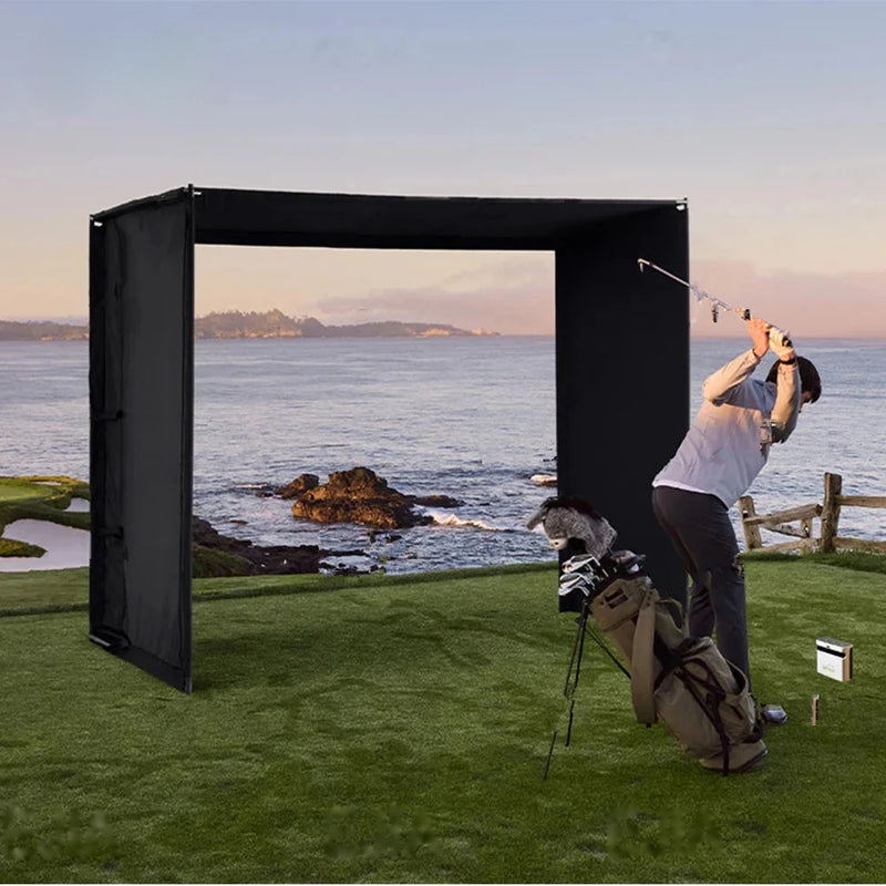Cage de golf à cadre rembourré – enceinte noire en situation de jeu