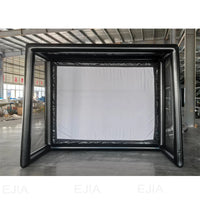 Cage de golf gonflable – vue de face en atelier, boudins noirs, écran blanc et filet