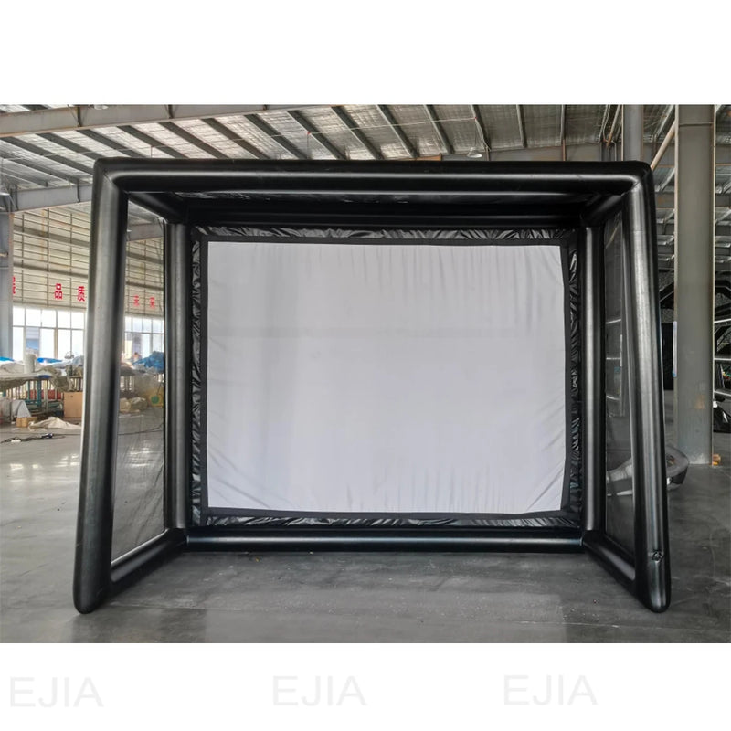 Cage de golf gonflable – vue de face en atelier, boudins noirs, écran blanc et filet