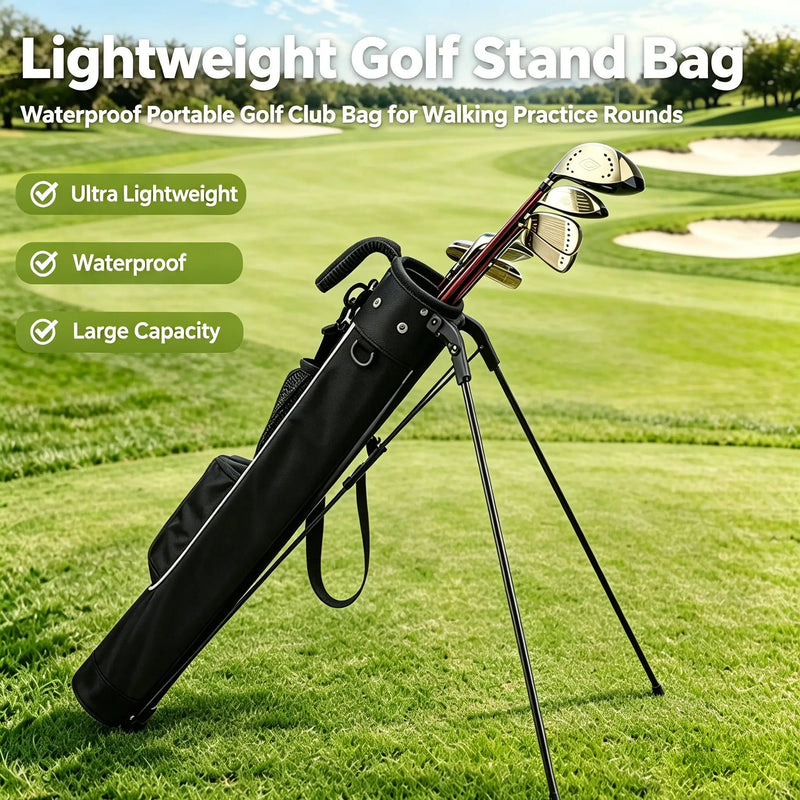 Sac de golf practice léger – sac noir avec ses clubs sur ses pieds, au bord d'un parcours