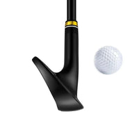 Fer 7 golf noir et or – vue de la semelle et du manche avec une balle de golf