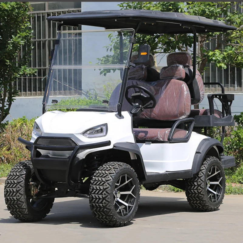Voiturette de golf électrique de luxe blanche – vue de trois quarts avant avec sièges bruns