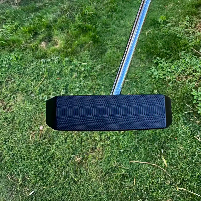 Putter maillet noir en alliage de zinc – face CNC à texture fine vue de face