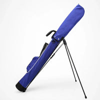 Sac de golf pencil ultraléger – coloris bleu sur ses pieds