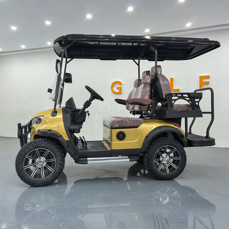 Voiturette de golf électrique dorée – vue de profil en exposition