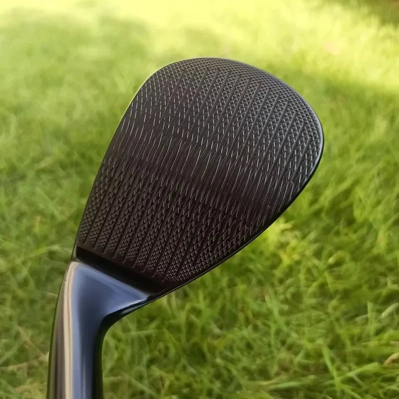 Tête de wedge de golf forgée – face noire à quadrillage usiné