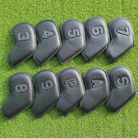 Couvre club fer golf – set noir posé sur le gazon