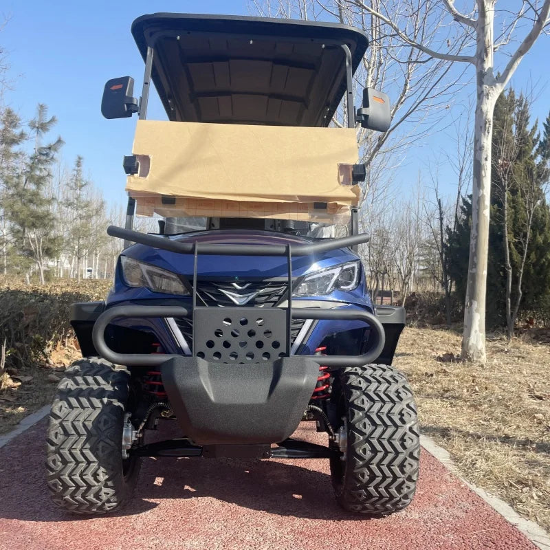 Voiturette de golf électrique tout-terrain – vue de face avec pare-chocs et pneus crantés