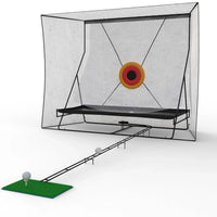 Filet de golf avec piste de retour de balle – filet, rail et tapis sur fond blanc