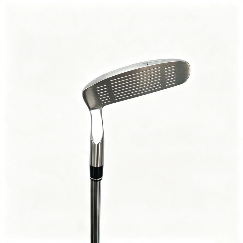Chipper golf droitier – tête vue de profil avec son manche en acier