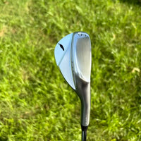 Wedge de golf forgé fraisé CNC – tête vue de profil avec marquage du loft sur le dos