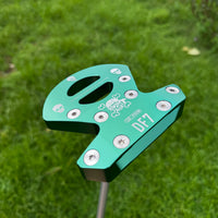 Putter maillet aluminium CNC – tête verte vue de dessus sur le green