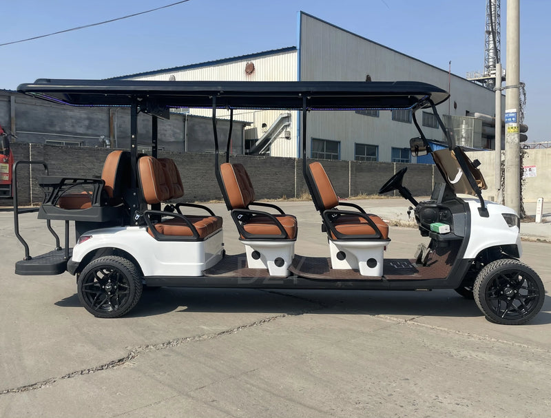 Voiturette de golf électrique blanche – version longue à sièges bruns en vue de profil