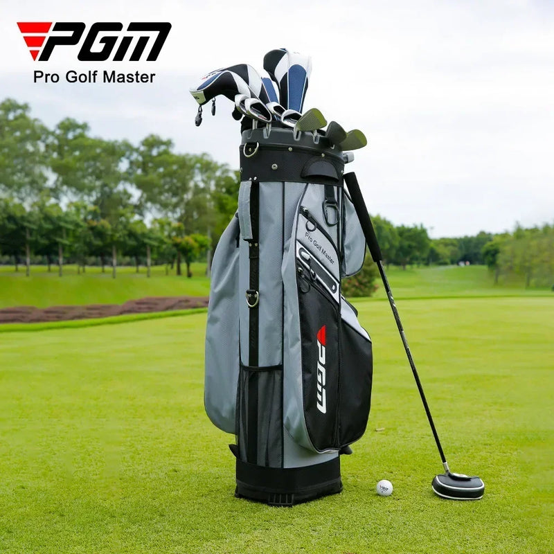 Sac de golf chariot noir et gris – vue de côté sur le parcours avec les poches latérales