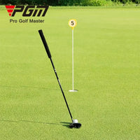 Putter maillet debout – putter tenu debout sur le green près du drapeau