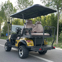 Voiturette de golf électrique dorée de luxe – trois quarts arrière avec banquette rabattable