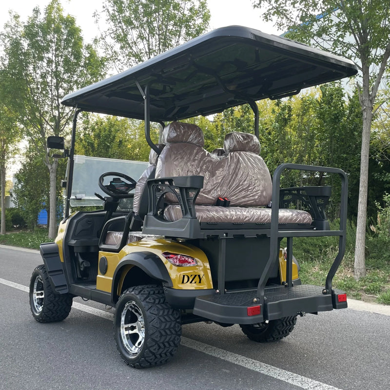 Voiturette de golf électrique dorée de luxe – trois quarts arrière avec banquette rabattable