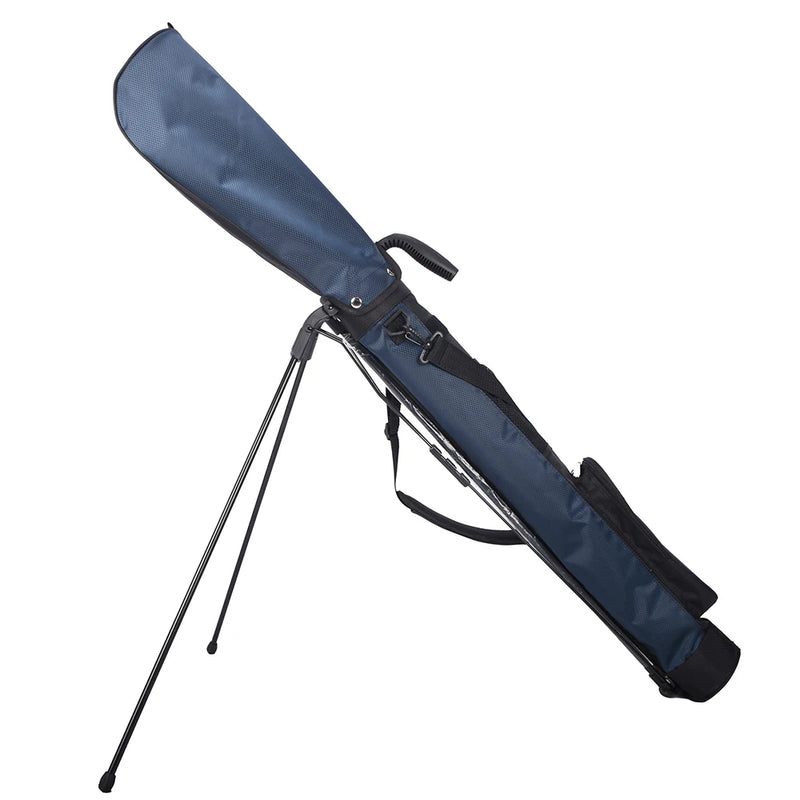 Petit sac de golf léger – coloris bleu marine posé sur ses pieds