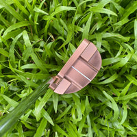 Putter maillet cuivré – tête en demi-lune vue de dessus avec ligne de visée blanche