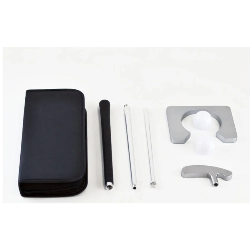 Kit de putting golf portable – éléments du putter, coupelle et deux balles à côté de l'étui