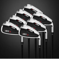 Fer de golf tolérant – plusieurs fers disposés en éventail sur fond sombre