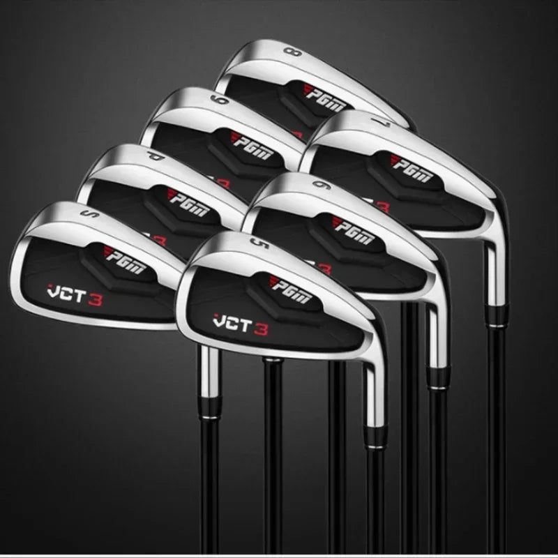 Fer de golf tolérant – plusieurs fers disposés en éventail sur fond sombre