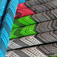 Grips de golf multi-composants – grips verts, rouges, bleus et gris empilés
