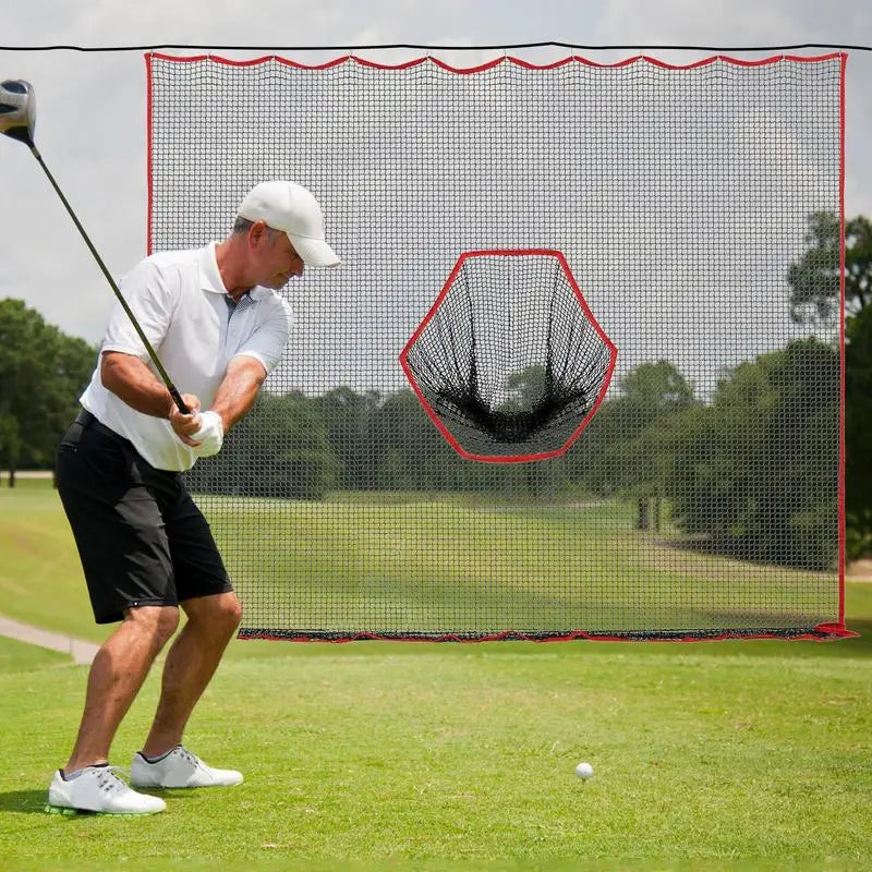 Filet de golf à suspendre – golfeur au départ devant le filet en extérieur