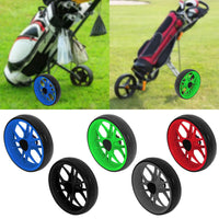 Roue de chariot de golf – roues bleue et verte sur des chariots, et les cinq coloris alignés