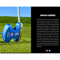 Putter maillet bleu cobalt – putter posé sur le green avec une fiche de présentation