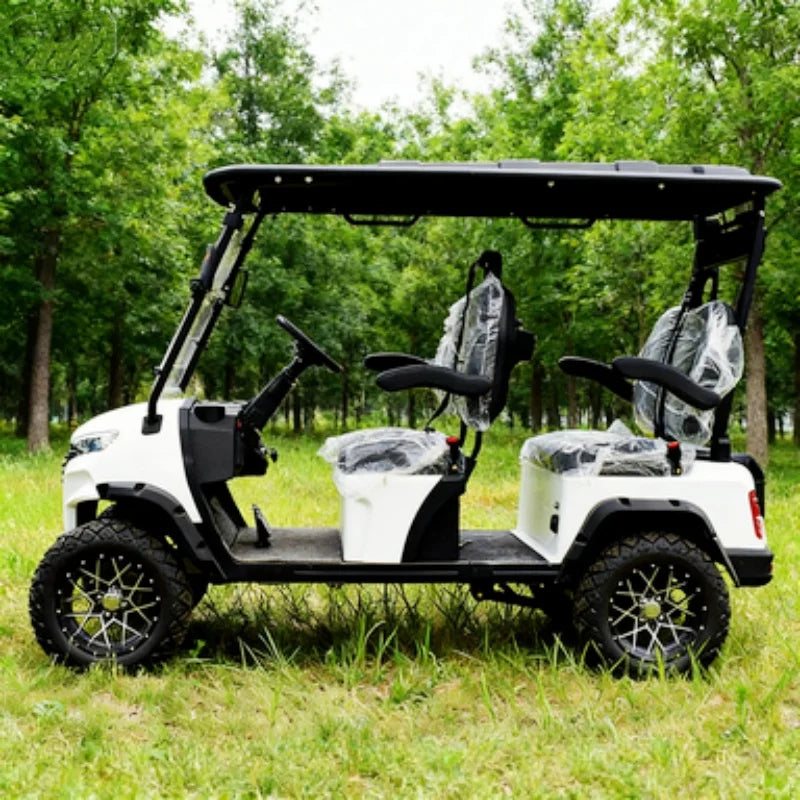 Voiturette de golf électrique de chasse blanche – vue de profil sur l'herbe