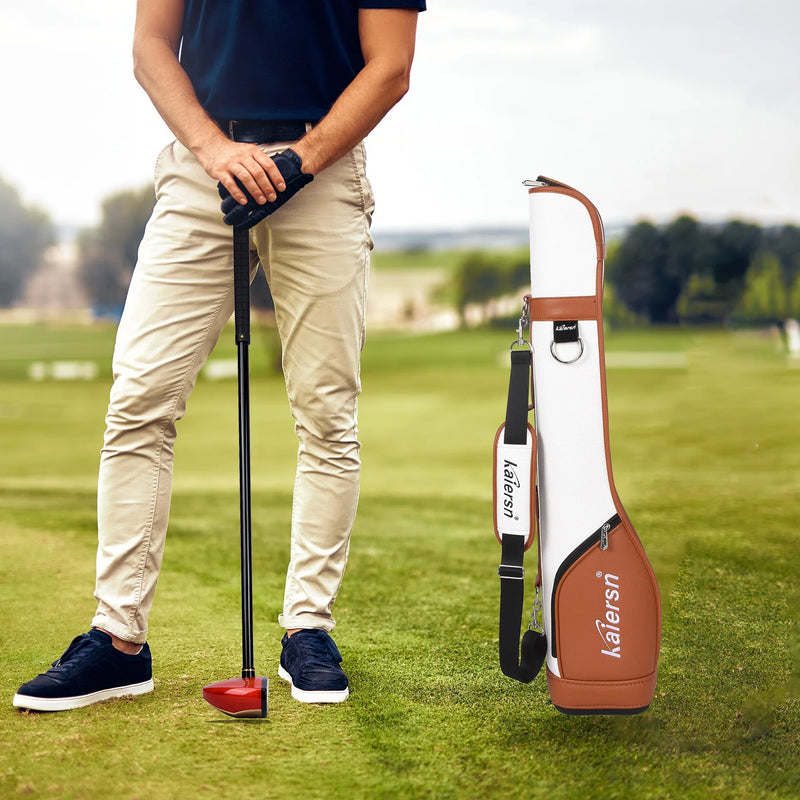 Sac de golf pencil en cuir PU – coloris blanc et marron sur un parcours, avec un putter
