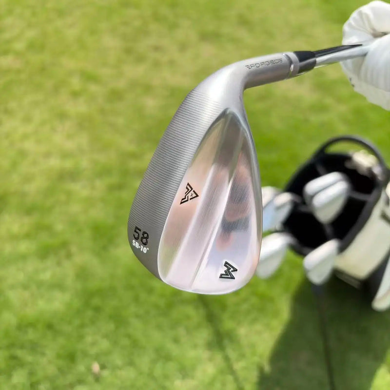 Wedge golf face brute – col et semelle en main