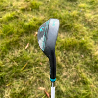 Wedge golf noir – tête vue de côté avec le col