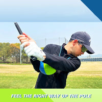 Balle d'entraînement au swing golf – golfeur en haut de backswing avec la balle sous le bras