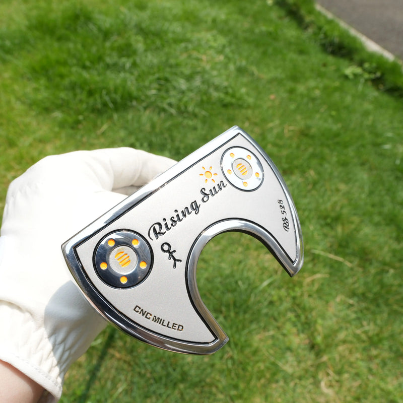 Putter maillet fraisé CNC – tête tenue à la main, vue de dessus