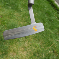 Putter maillet fraisé CNC – face fraisée vue de côté avec le manche en acier