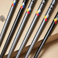 Manche de golf driver graphite fumé – manches alignés avec leurs repères de dureté