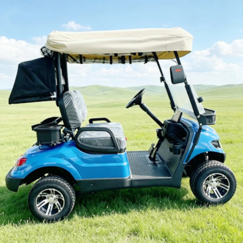 Voiturette de golf électrique – vue de côté avec porte-sac et housse de pluie à l'arrière