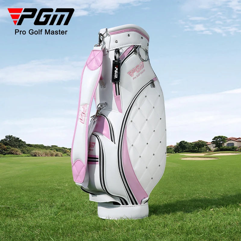 Sac de golf tour femme – coloris blanc et rose posé sur l'herbe