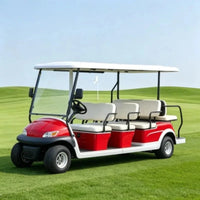 Voiturette de golf 6 places – version rouge à banquettes claires sur la pelouse