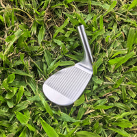 Tête de wedge de golf forgée – tête et embout vus de côté