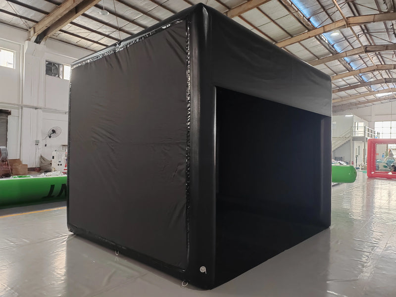 Tente gonflable de simulateur de golf – vue de côté de la structure noire