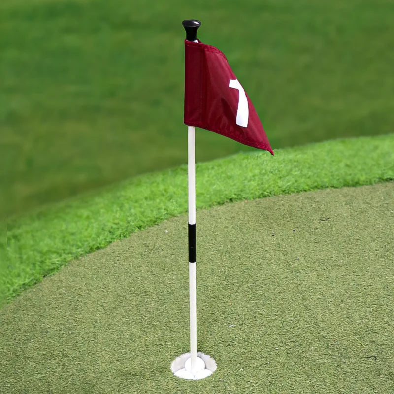 Drapeau putting green avec trou amovible – drapeau numéroté planté sur le green