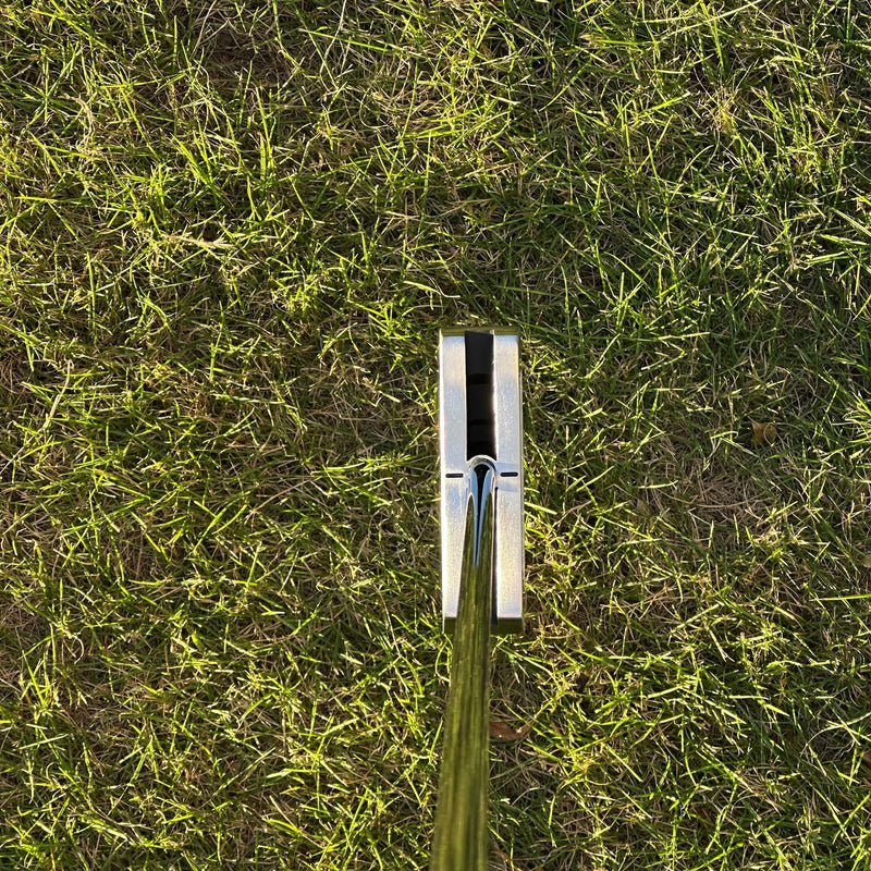 Putter lame double face argenté – tête vue de dessus alignée avec le manche