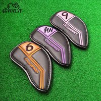 Couvre fer golf set de 10 housses – housses 6, AW et 9 sur un tapis de golf