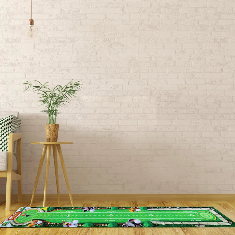 Tapis de putting golf 240 cm – tapis déroulé dans un salon contre un mur en briques
