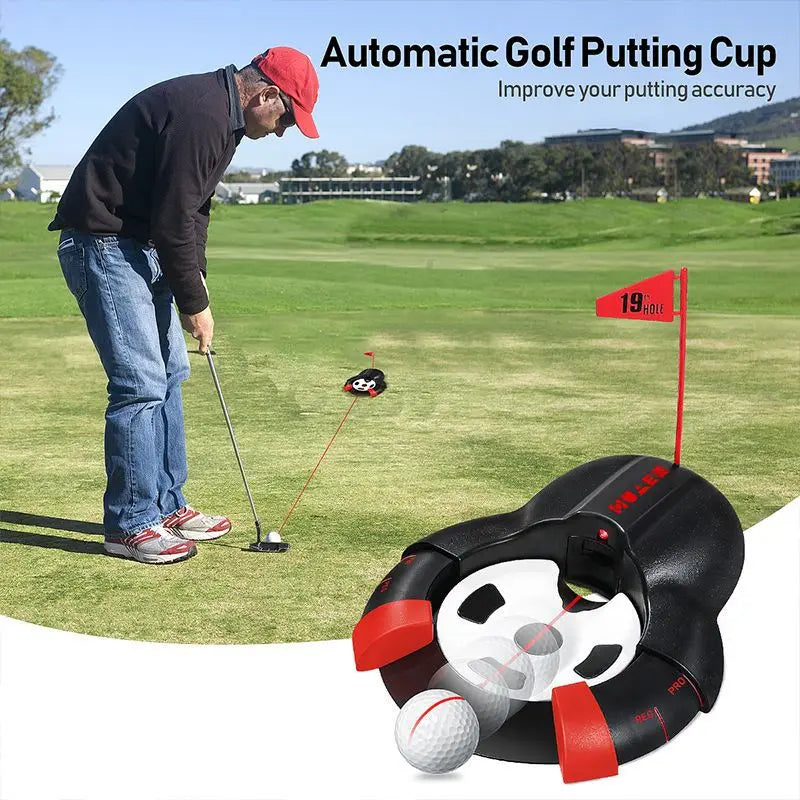 Coupelle de putting à retour automatique – golfeur au putting vers la coupelle